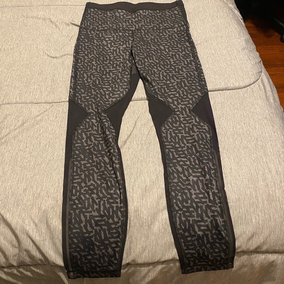 Lululemon Running in the City Luxtreme Mesh 7/8 - Picture 6 of 10